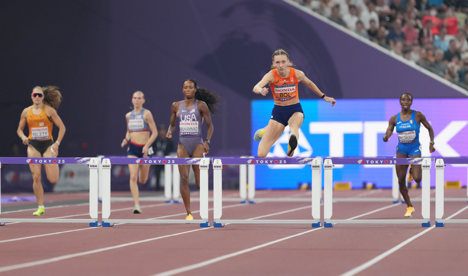 她晋级决赛, 在比赛中, 贾浩成 她晋级决赛, 在比赛中, 贾浩成