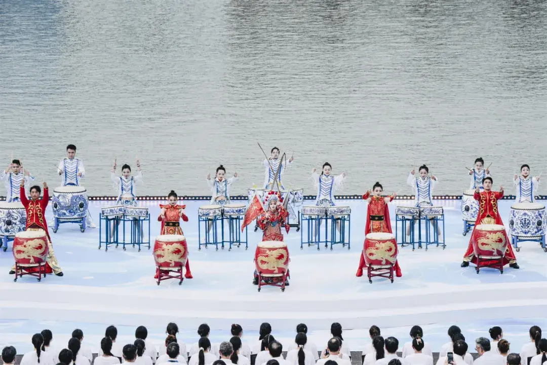 抵达上海后, 温暖, 与赛艇运动 抵达上海后, 温暖, 与赛艇运动