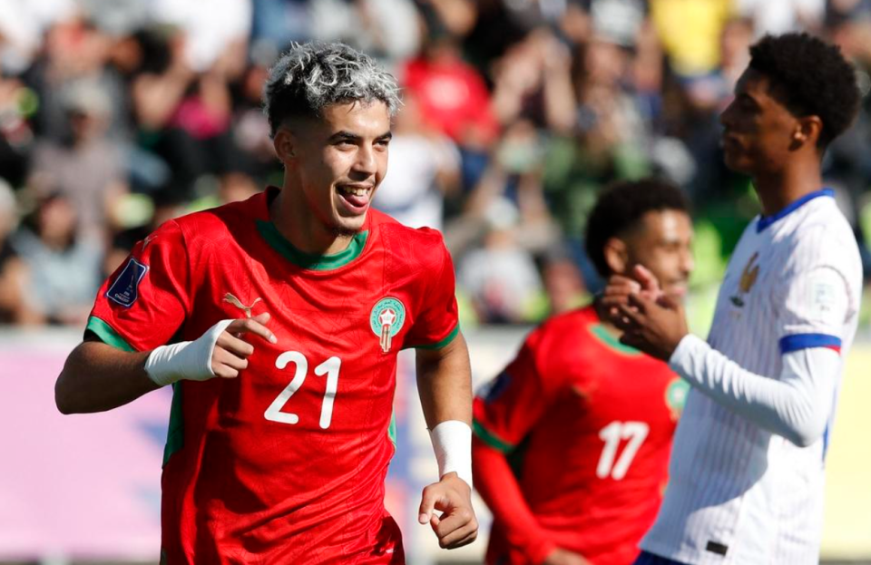 入世青赛决, 炸裂